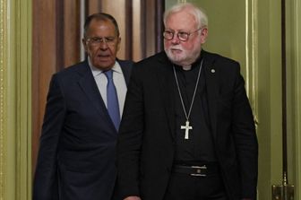 Monsignor Gallagher a Lavrov, "Mosca ponga fine alla guerra"