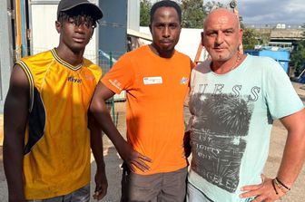 Cassino, due immigrati-eroi salvano tre persone dopo l'esplosione di una palazzina