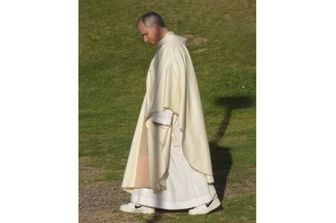Papa Leone e le sue sneakers