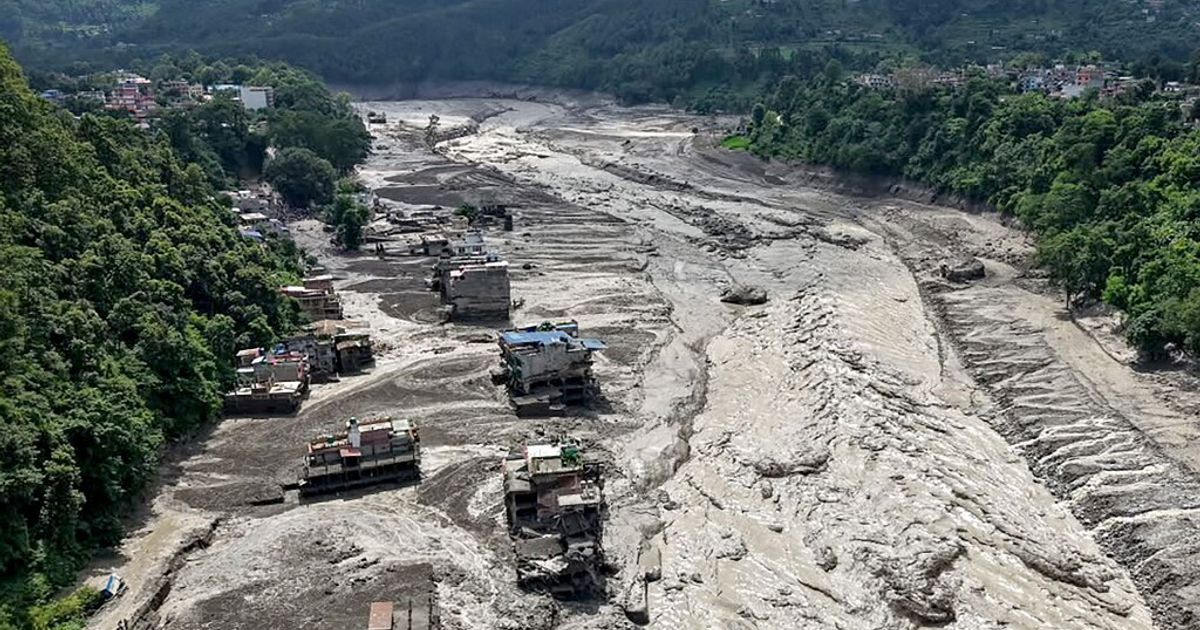 Alluvione in Nepal, detriti e fango minacciano nuove ondate, persone in fuga