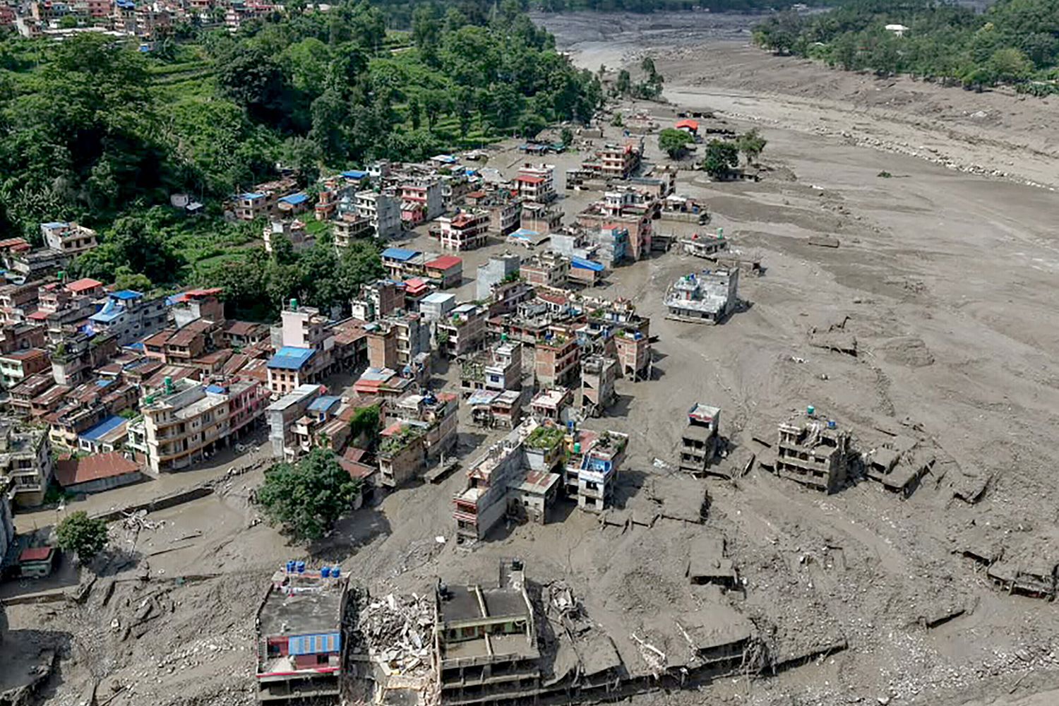 La frana al confine tra Nepal e Cina