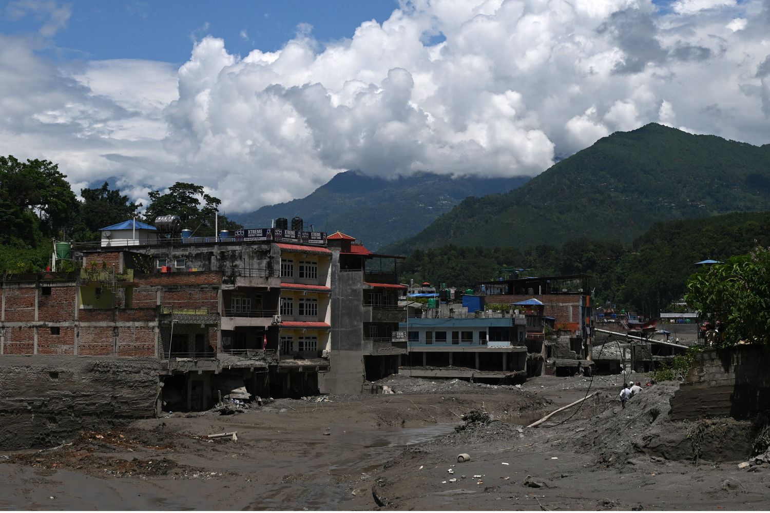 La frana in Nepal ha causato centinaia di morti
