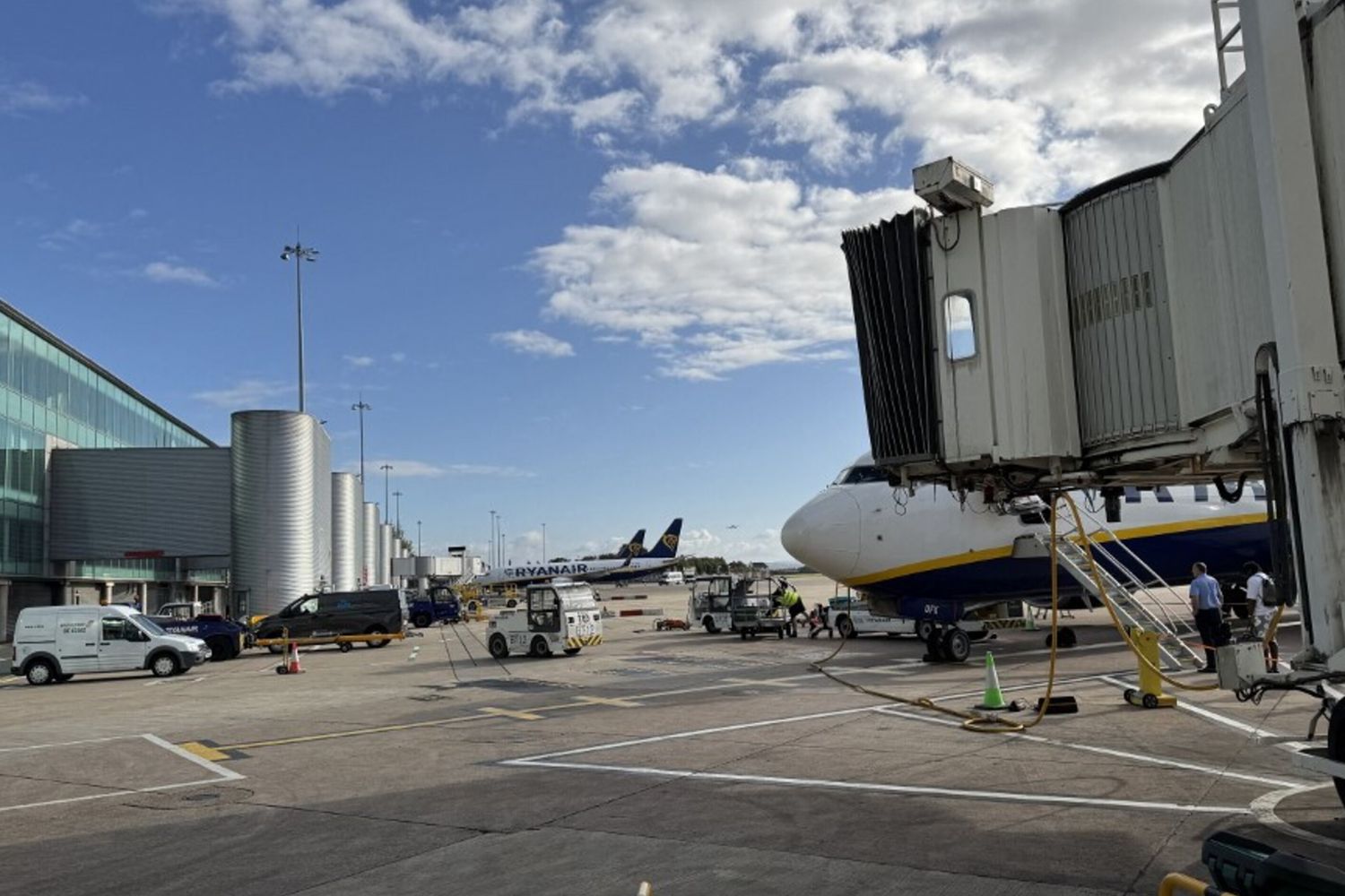 Attacco cyber in 3 aeroporti inglesi, rubati dati a 8,7 milioni di clienti
