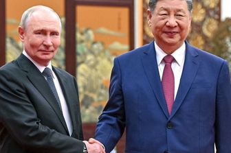 Il presidente russo Vladimir Putin e il presidente cinese Xi Jinping prendono il tè a Pechino il 20 maggio 2026.