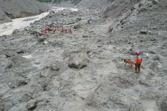 Le operazioni di soccorso nell'area del porto di Gyirong nel Tibet occidentale
