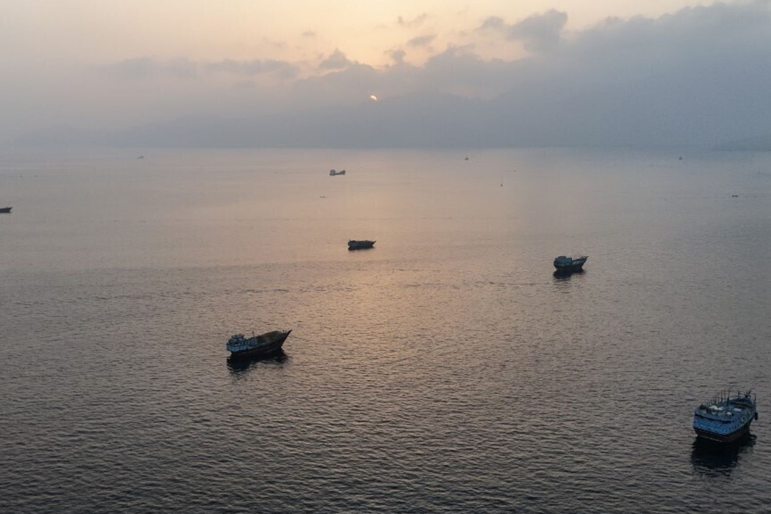 Navi che attraversano lo Stretto di Hormuz