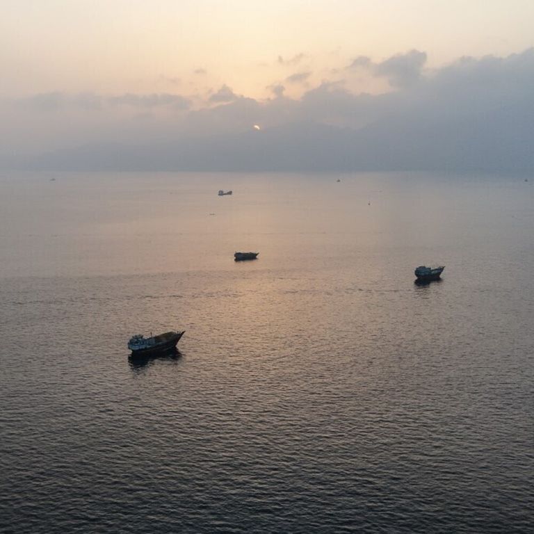 Navi che attraversano lo Stretto di Hormuz