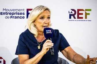 Presidenziali in Francia, Marine Le Pen resta in testa ai sondaggi