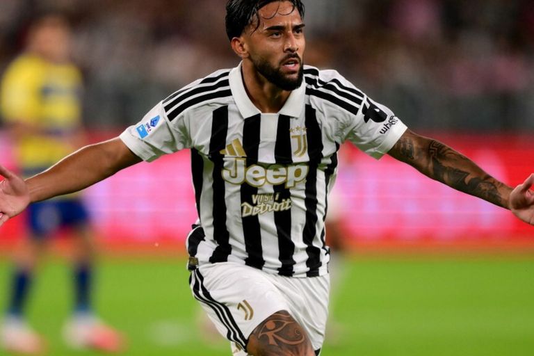 La Juventus liquida il Parma 2-0 e aggancia il Milan in testa