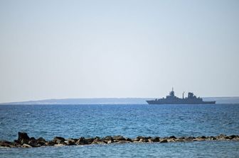 Una nave nel porto di Cipro  - immagine di archivio