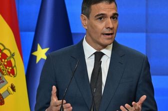 Ceuta, Sanchez accusa: reti russe e israeliane dietro le fake news sui migranti. E polemizza con il Re