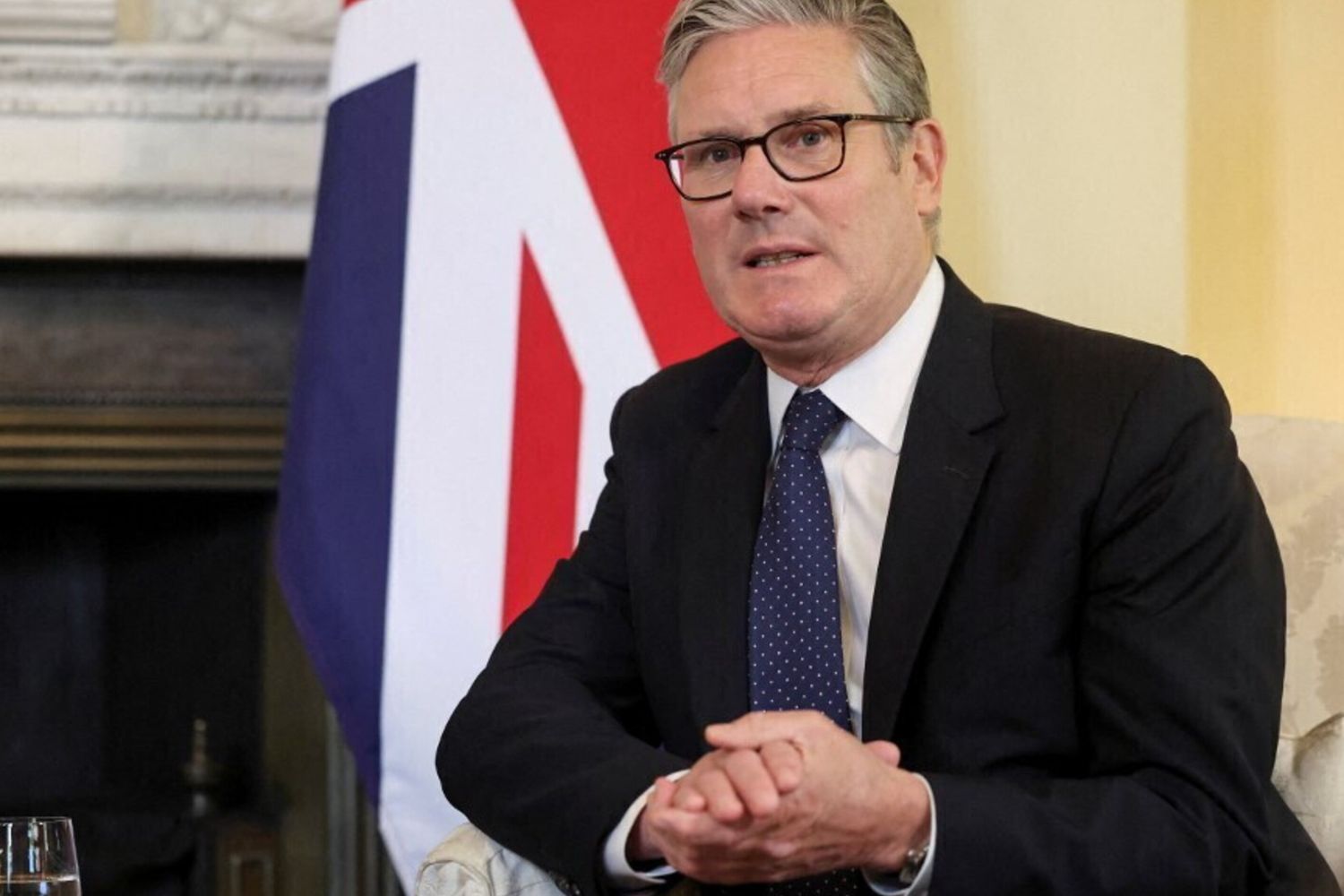 Il Primo Ministro britannico Keir Starmer annuncia le dimissioni