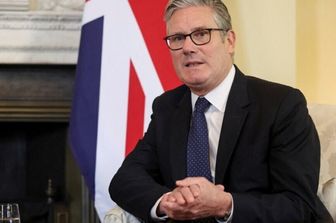 Il Primo Ministro britannico Keir Starmer annuncia le dimissioni