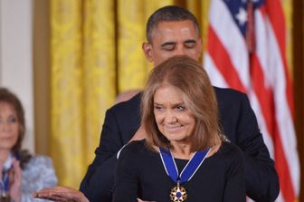Gloria Steinem insignita della Presidential Medal of Freedom da Barack Obama nel 2013