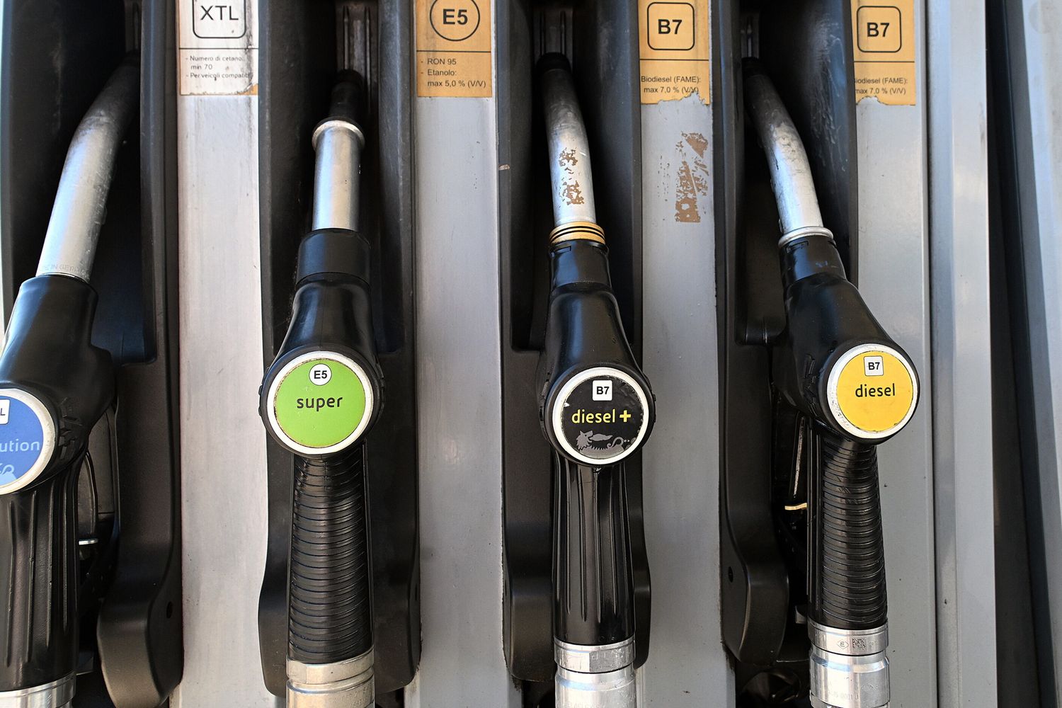 Pompa di benzina