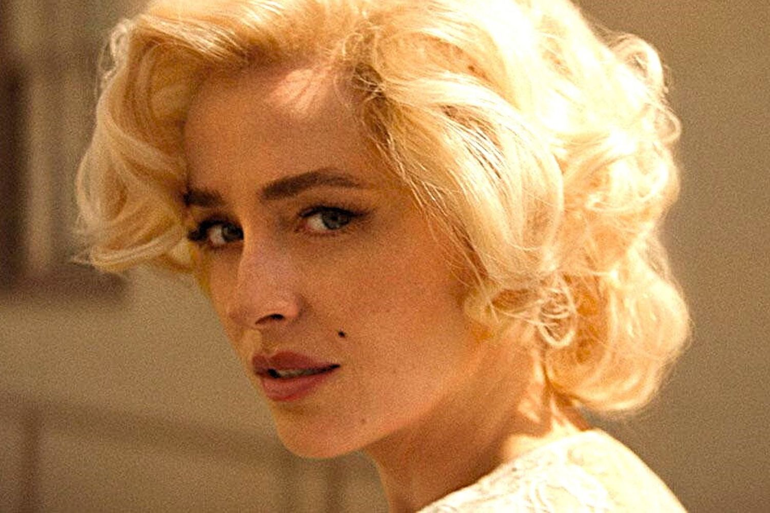 Dakota Johnson è Marilyn in 'Flesh Impact'
