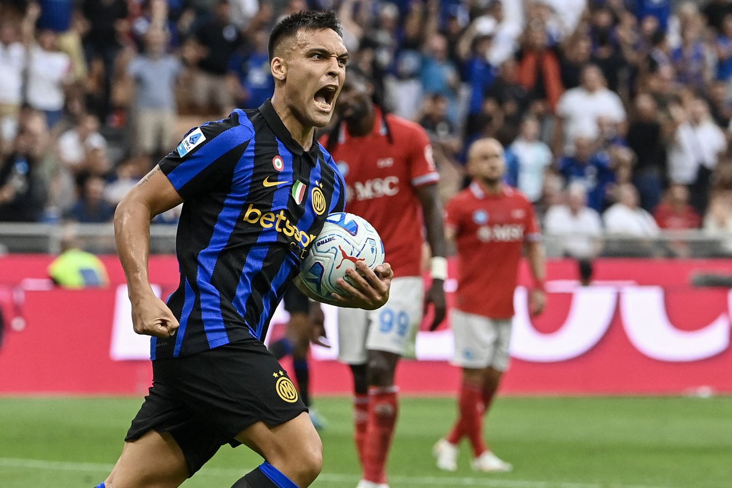 Lautaro Martinez autore di una doppietta contro il Napoli