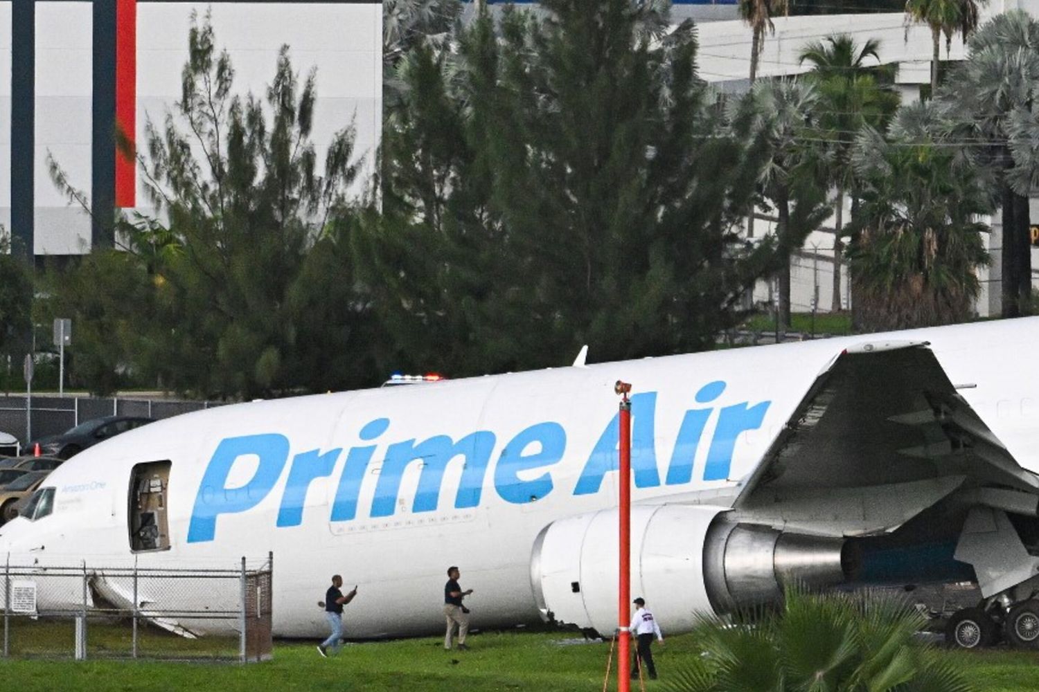 Il cargo Amazon dopo l'incidente a Miami