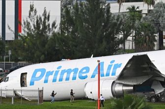 Il cargo Amazon dopo l'incidente a Miami