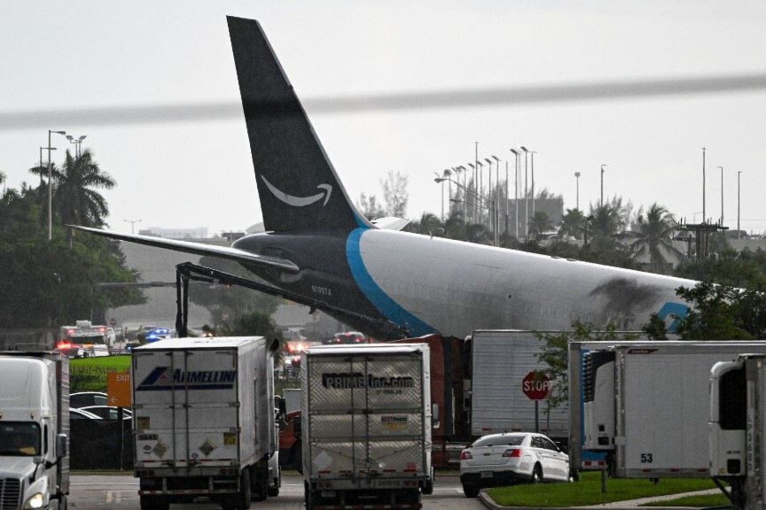 L'aereo cargo uscito di pista a Miami