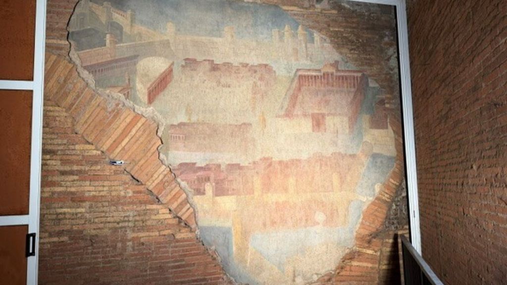 L'affresco 'La città dipinta' nelle Terme di Traiano a Roma