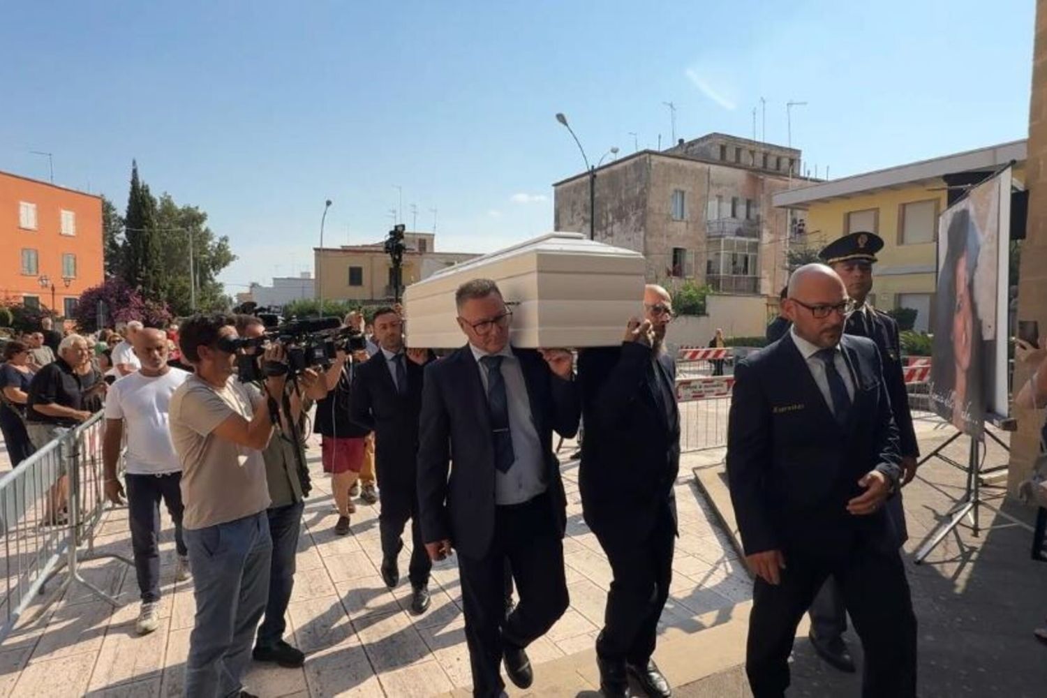 I funerali di Lorena Isceri a Squinzano