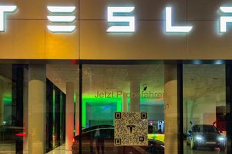 Tesla Roadster al debutto il primo ottobre. Musk rilancia il mito