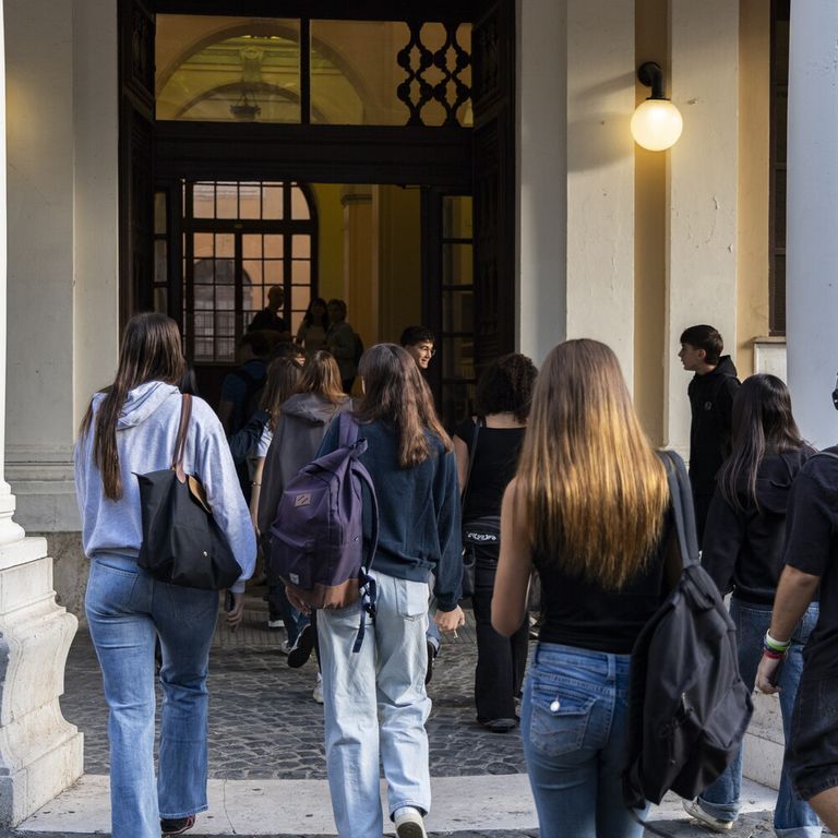 L'ingresso in una scuola - immagine di archivio