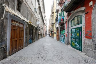 Serrande chiuse a San Gregorio Armeno per lo sciopero degli artigiani
