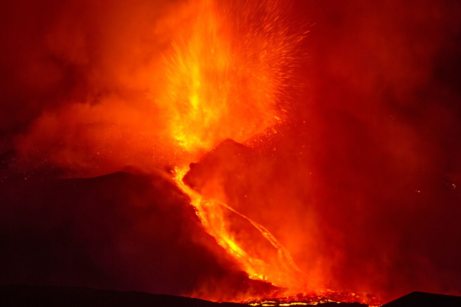 Una delle spettacolari immagini dell'Etna catturate dall'astrofotografo