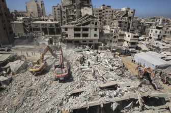 L'edificio crollato a Gaza il 16 settembre 2026. Si scava tra le macerie