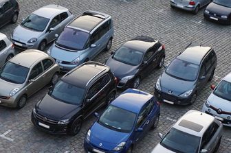 Parcheggio auto veicoli automobili