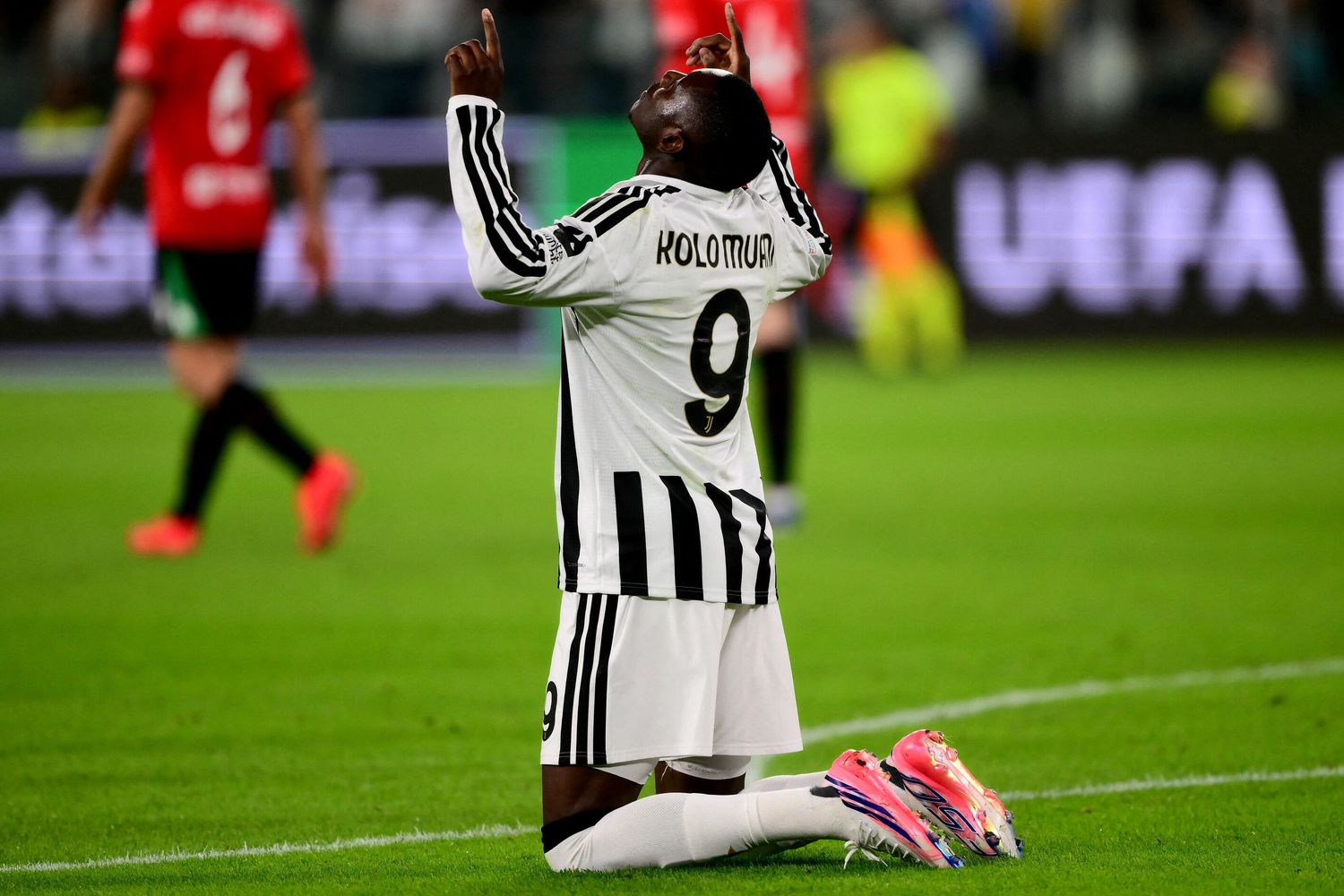 Kolo Muani festegga dopo il gol