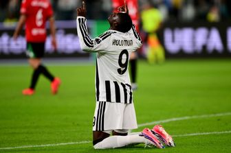 Kolo Muani festegga dopo il gol