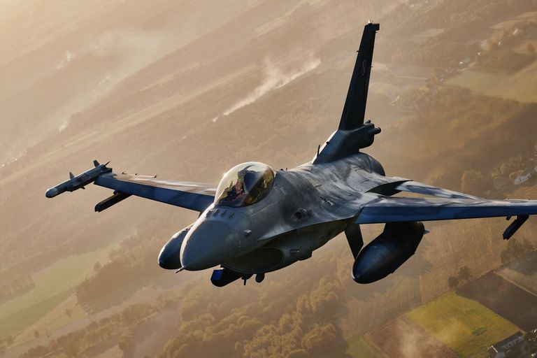 Un jet F-16