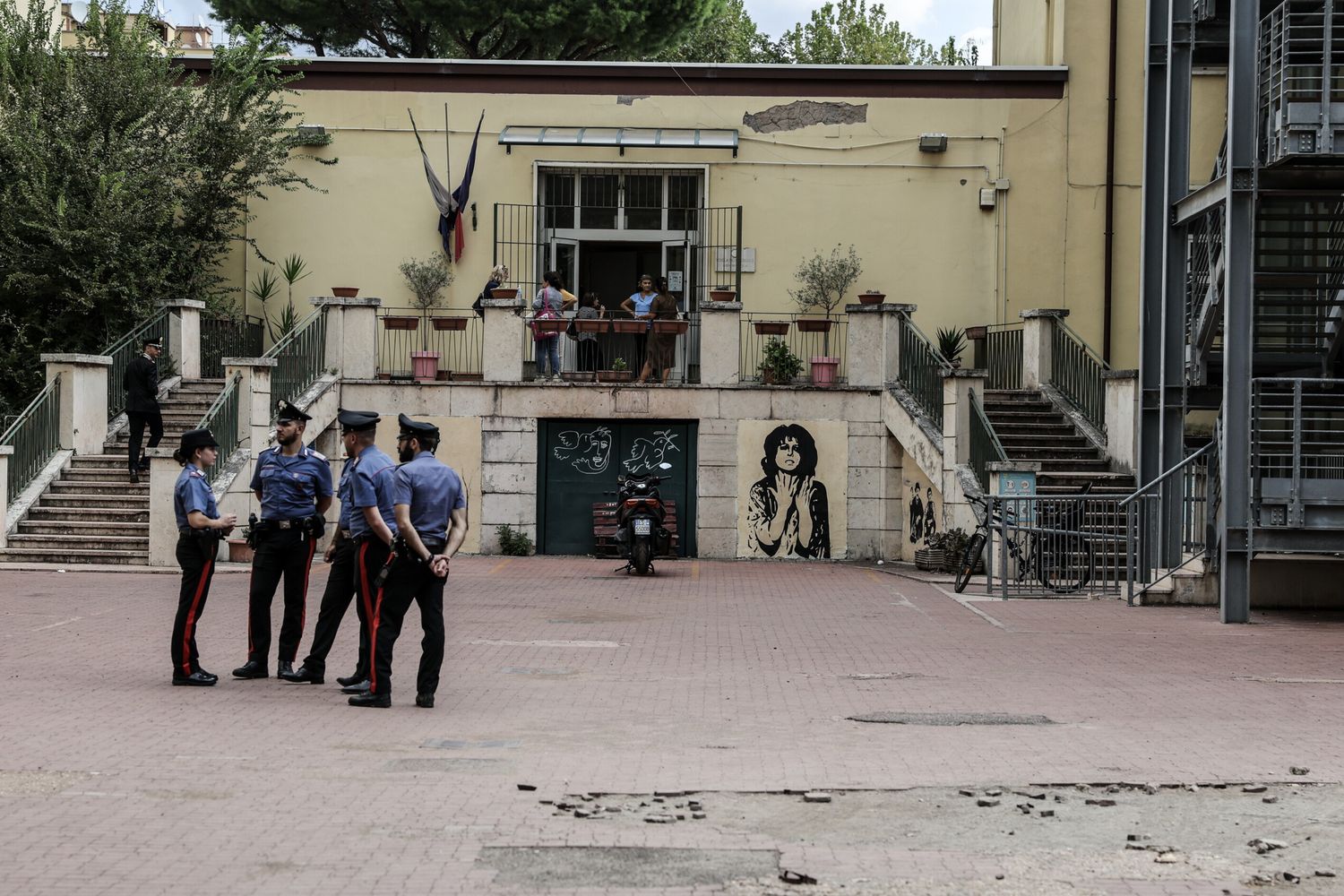 L'aggressione all'istituto Giovanni Verga di Roma