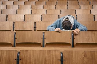 Studenti universitari più sedentari degli anziani: lo studio che sorprende