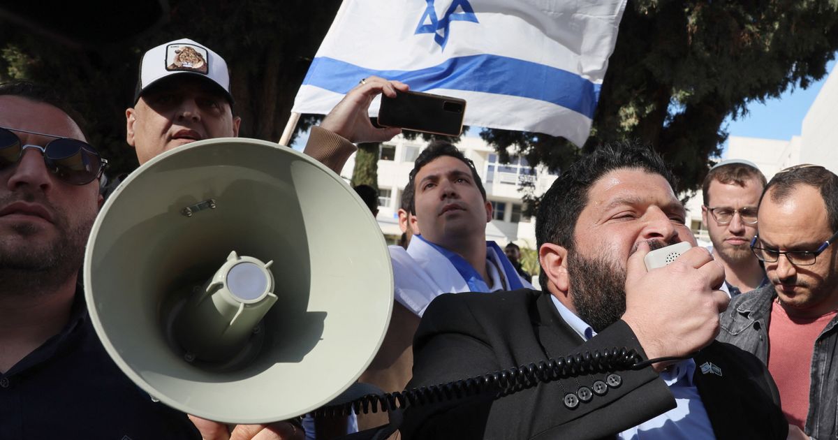 Anteprima: Israele, urla e minacce di morte contro i registi del documentario 'Naza': "Siete dei tra…