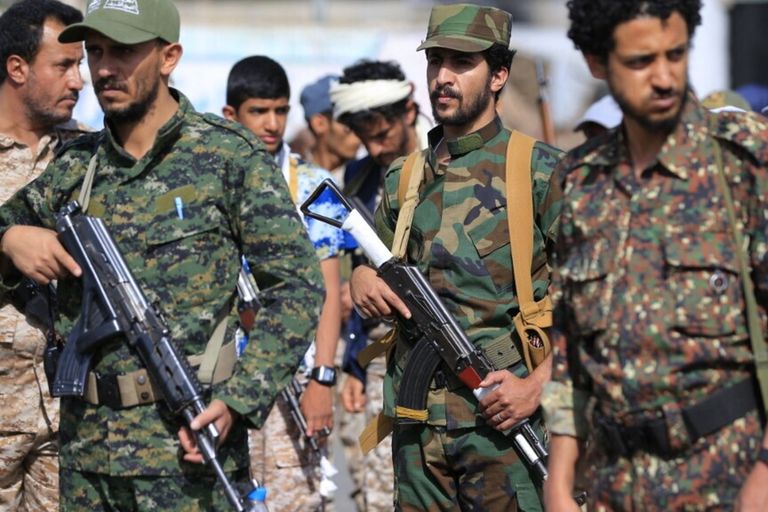 Combattenti fedeli alle autorità Houthi