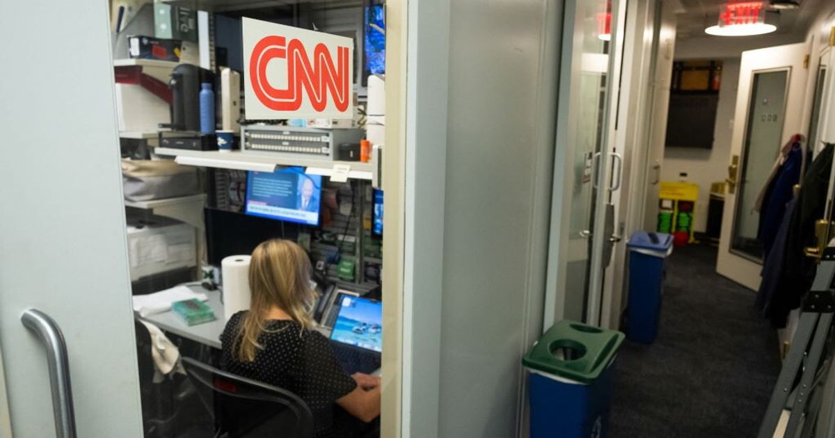 Anteprima: La Casa Bianca nega i pass "contro le fake news". CNN, MSNBC e Politico fanno causa a Tru…