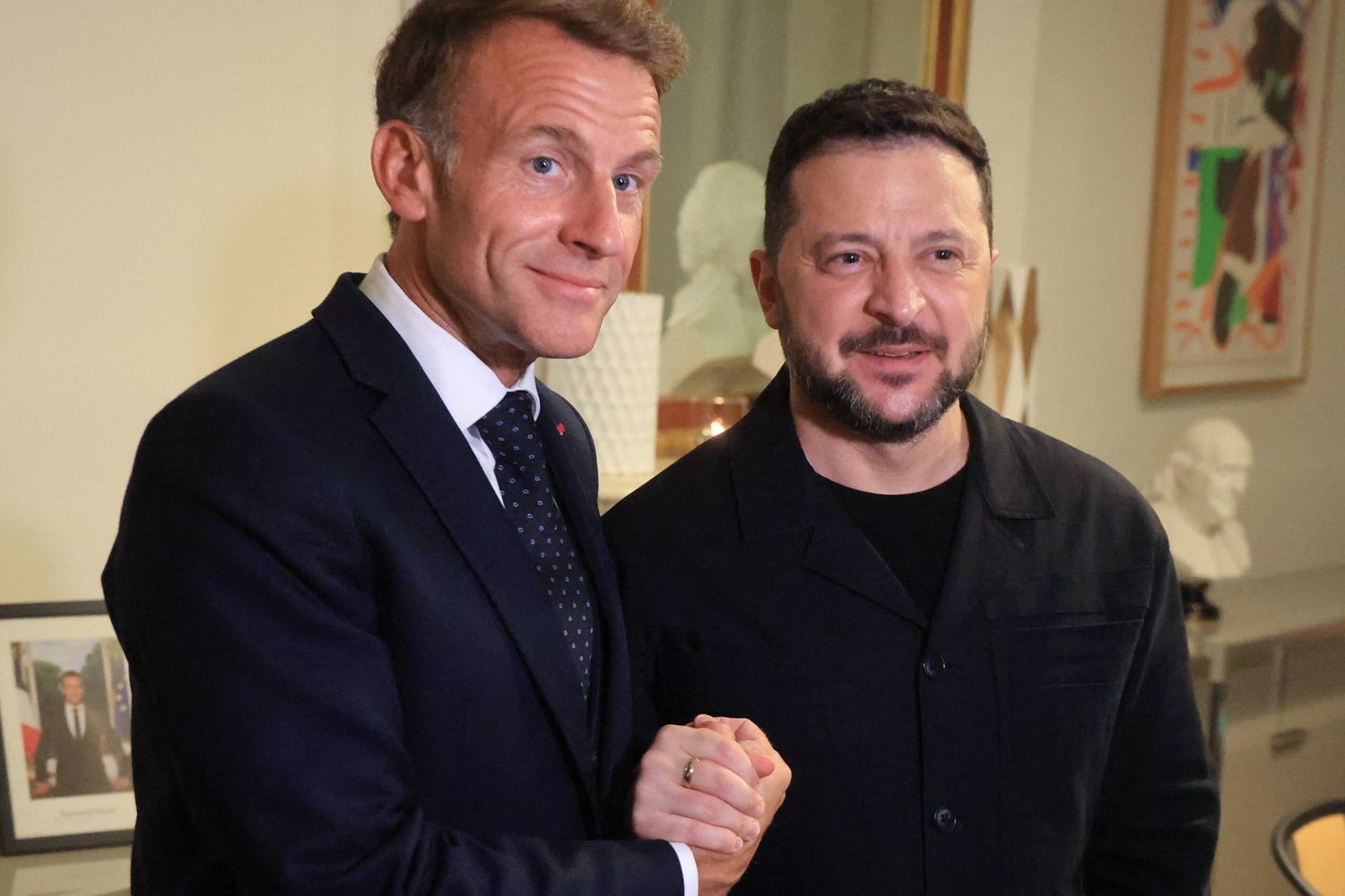 Emmanuel Macron e Zelensky