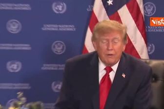 La stretta di mano tra Trump e Zelensky a New York