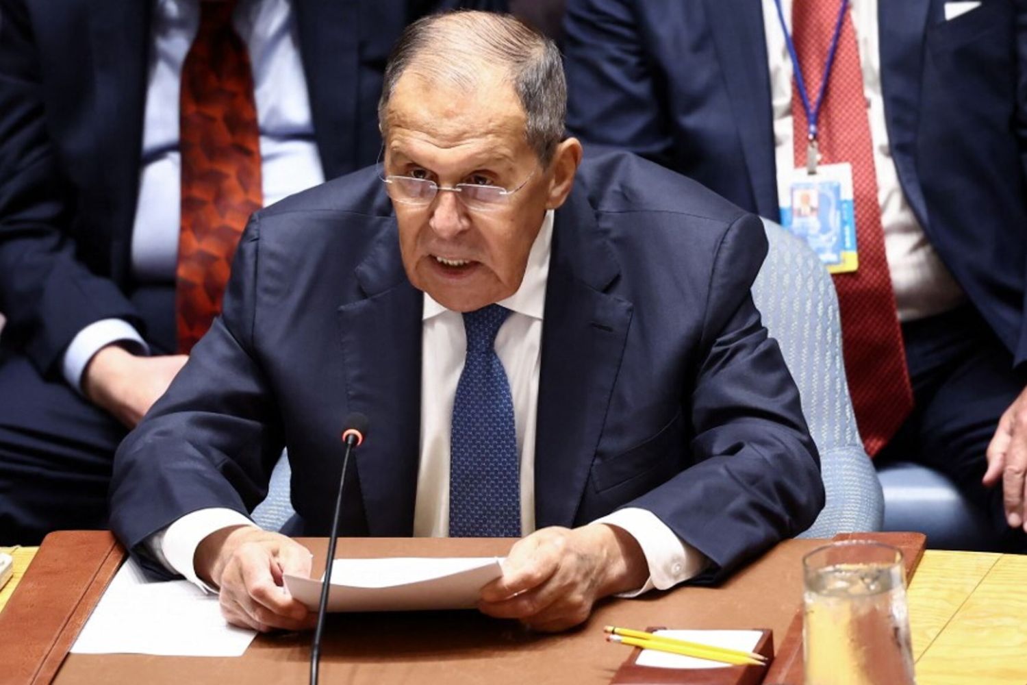Lavrov: "La Russia non sospenderà la guerra durante i negoziati"