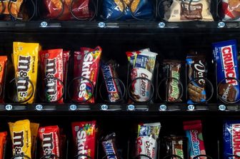 Attenzione alle etichette salutistiche: non sempre il cibo è più sano