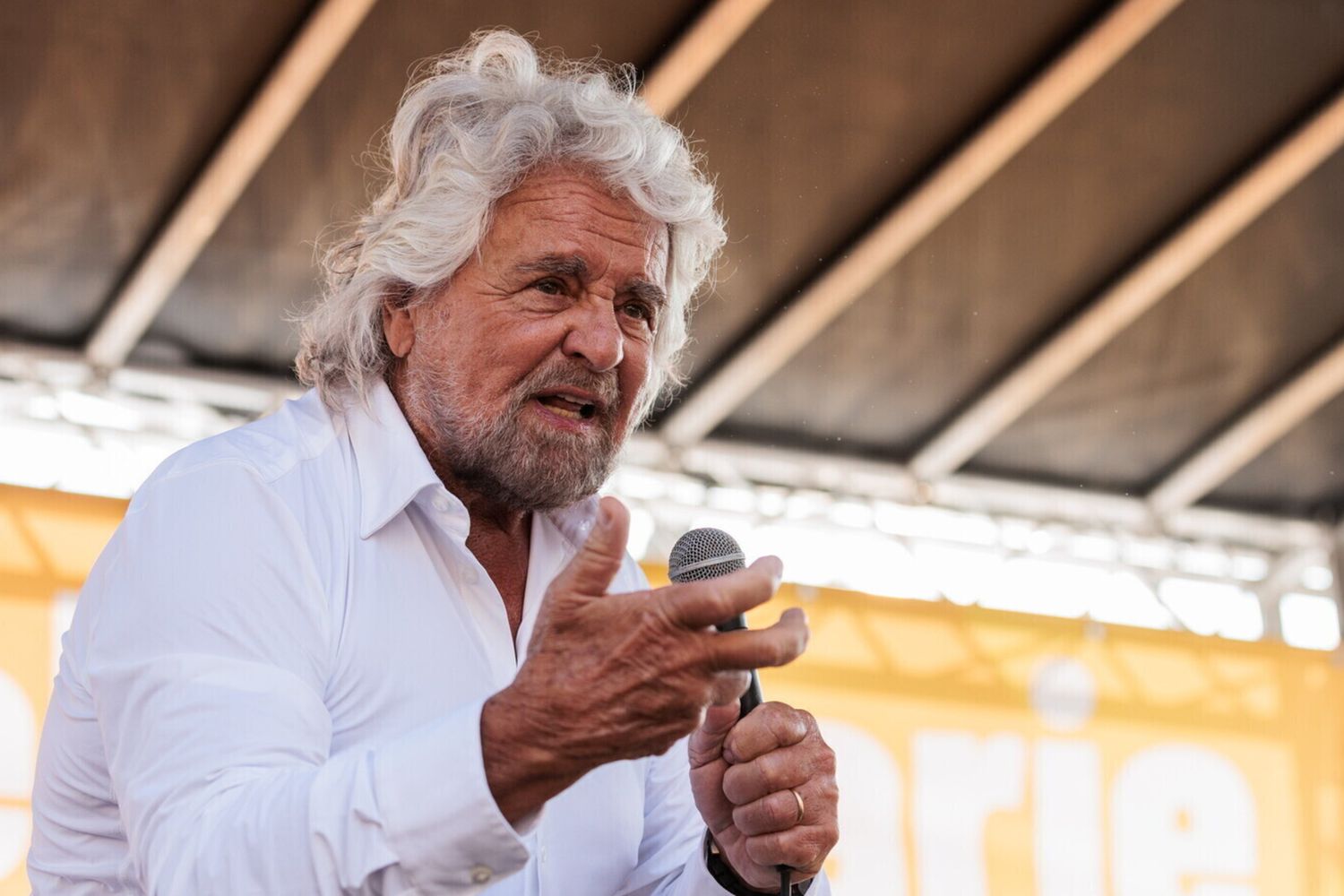 Il nucleare in Italia, lettera aperta di Beppe Grillo a "un ventenne che crede nelle balle"