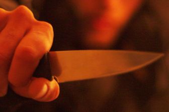 "Ho usato anche il cavo Usb attorno al suo collo". Cherrah ammette l'aggressione all'ex