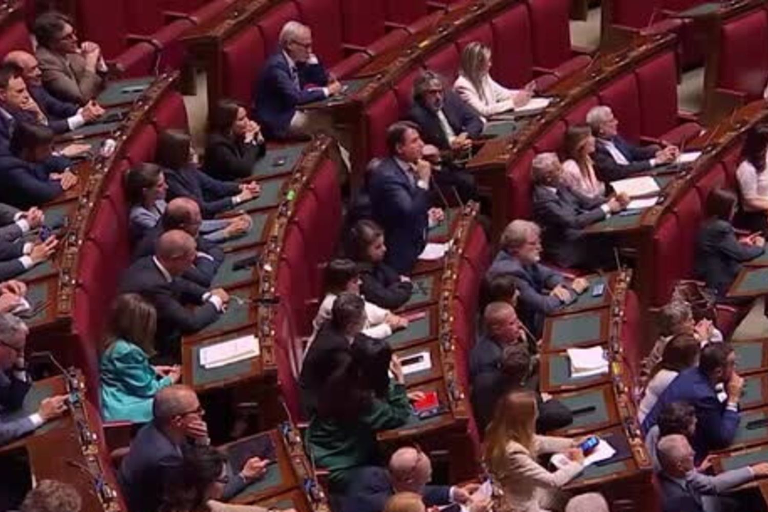 Conte a Meloni: Lei agisce sempre senza mandato del Parlamento sia su riarmo che su Gaza
