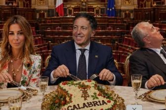 Il post ritoccato di Vannacci contro la sottosegretaria Siracusano