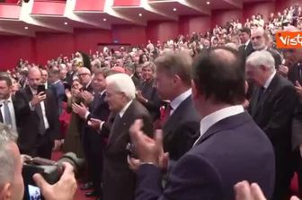 Standing ovation per Mattarella al Teatro Regio di Torino per "Terra Madre e Salone del gusto"