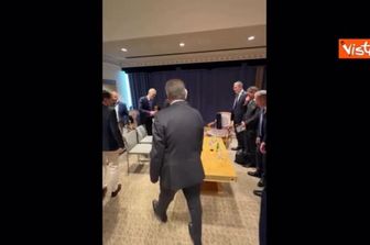 L'abbraccio tra il Presidente argentino Milei e il Primo Ministro israeliano Netanyahu. Mio amico